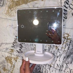 Make up mirror w light :)